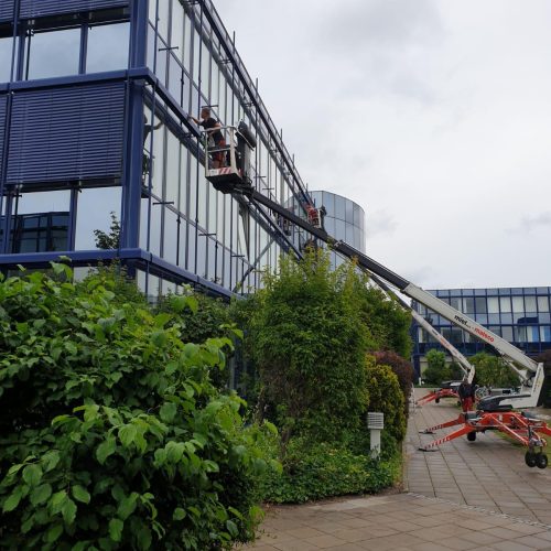 Fensterreinigung mit Kran in Berlin Fensterreinigung mit Kran in Berlin